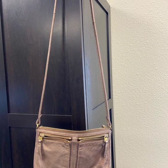 Fossil crossbody! Beautiful color - Picture 2 of 4